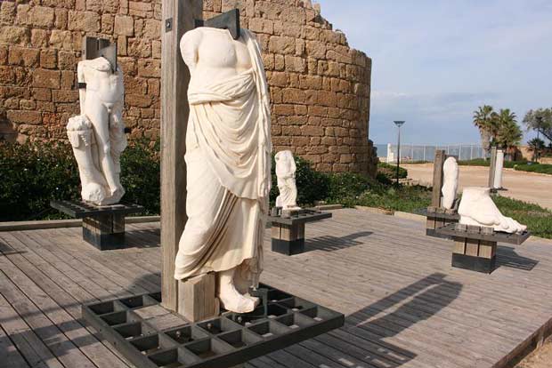 פסלים-בקיסריה